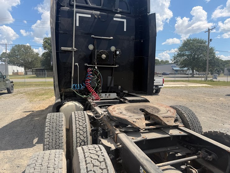 2016-peterbilt-579-image-29
