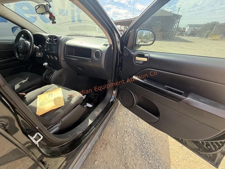 2013-jeep-compass-latitude-image-22