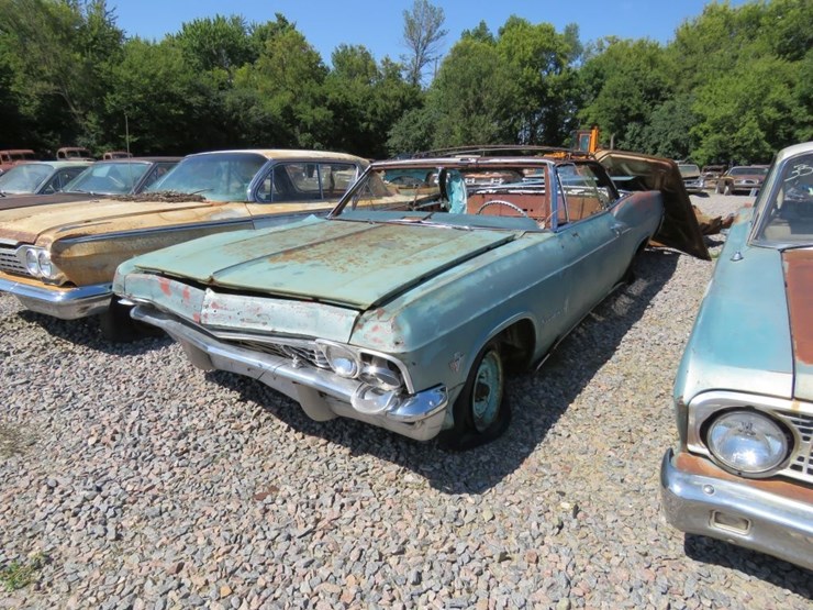 1965-chevrolet-impala-convertible-image-2