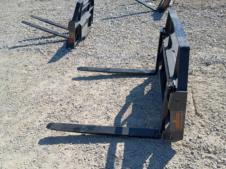 #l85-016-•-landhonor-pallet-fork-mini-skid-steer-attachment-image-2