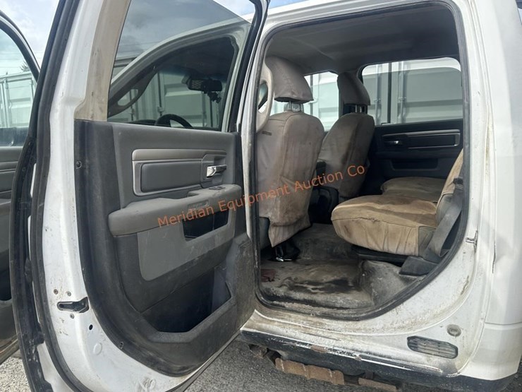 2014-dodge-ram-3500-image-28