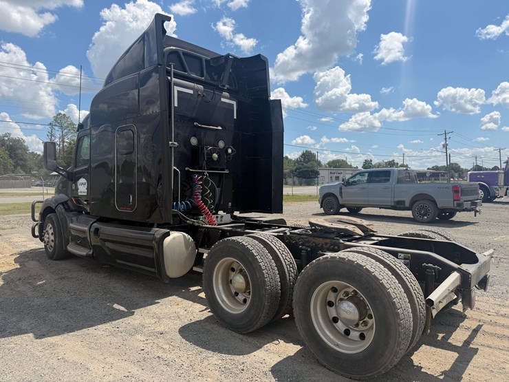 2016-peterbilt-579-image-4