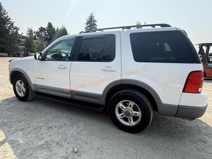 2002-ford-explorer-xlt-image-3