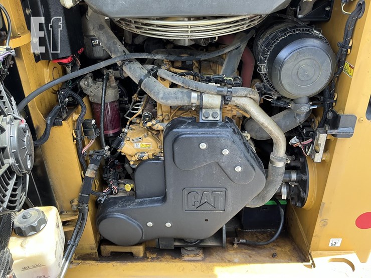 2015-caterpillar-249d-image-19
