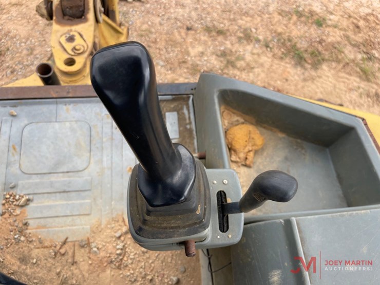 2003-caterpillar-420d-image-23