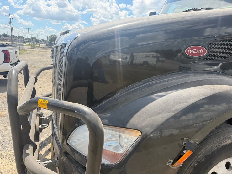 2016-peterbilt-579-image-41