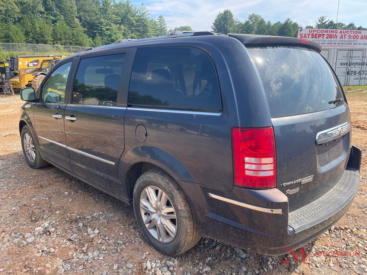 2008-chrysler-town-&-country-image-5
