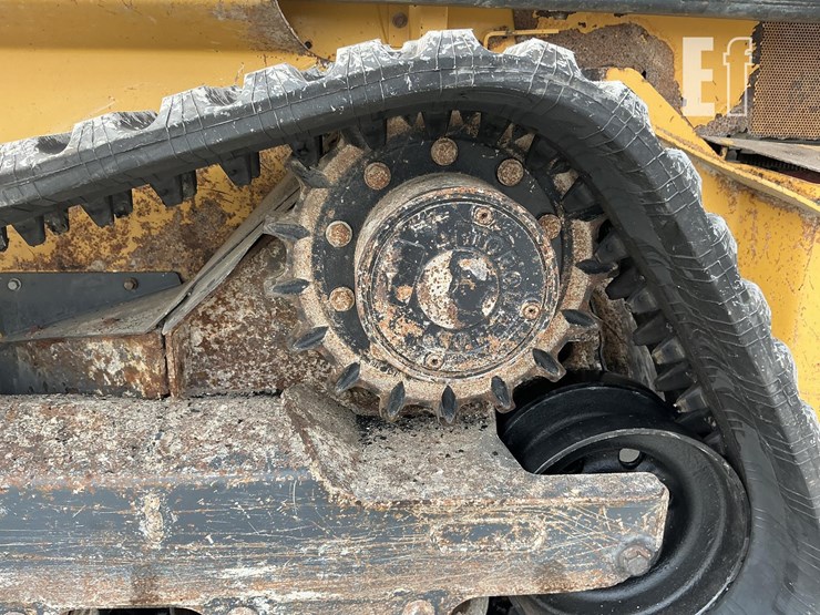 2020-deere-331g-image-9