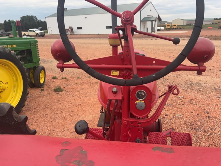 farmall-h-tractor-image-14