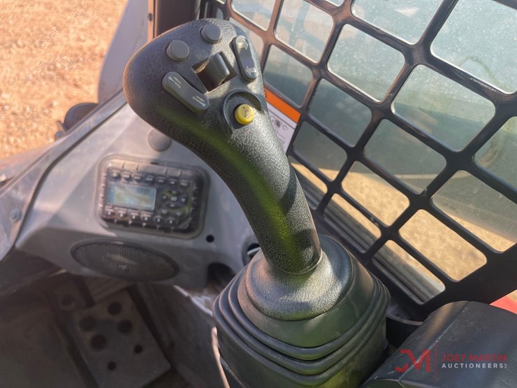 2022-bobcat-t740-image-24