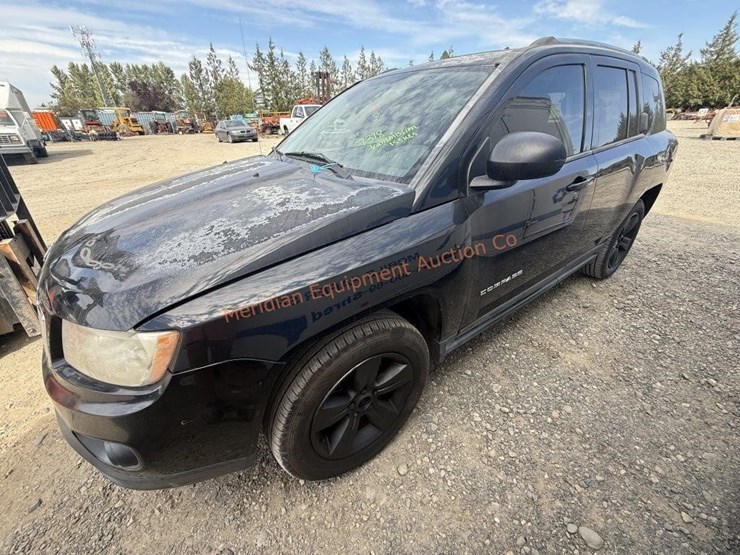 2013-jeep-compass-latitude-image-3