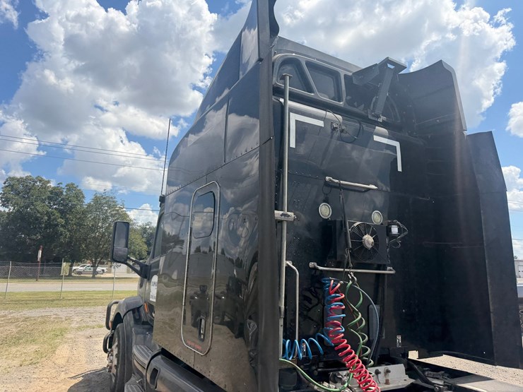 2016-peterbilt-579-image-31