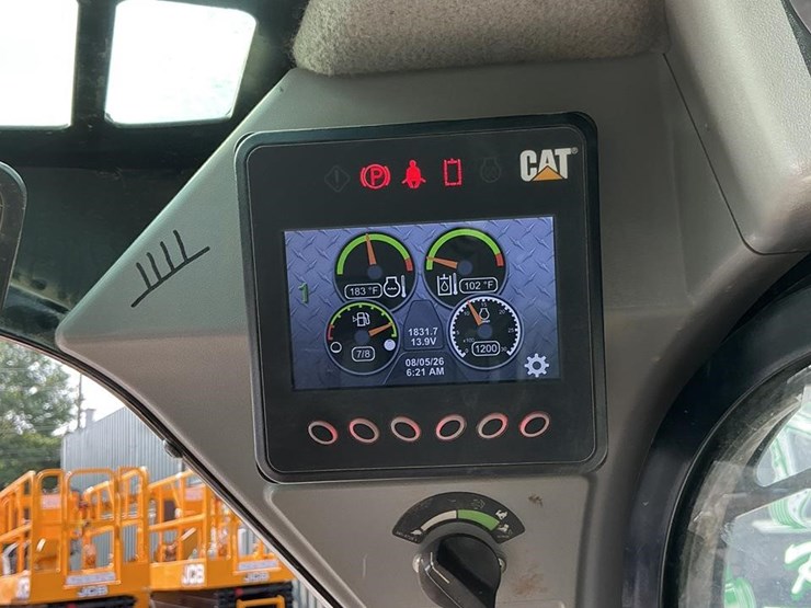 2020-caterpillar-249d3-image-15