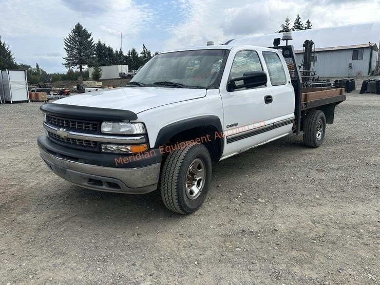 2000-chevrolet-k2500-image-1