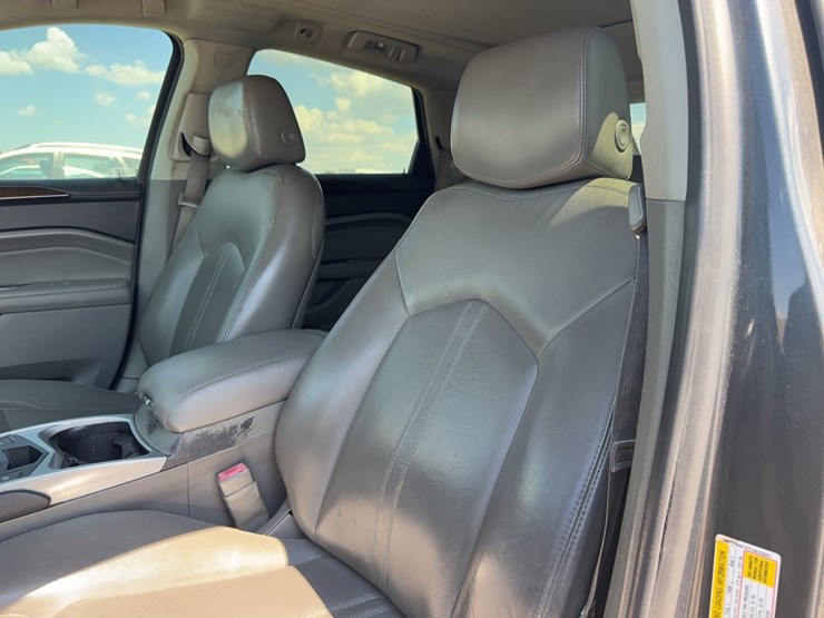 2012-cadillac-srx-image-46