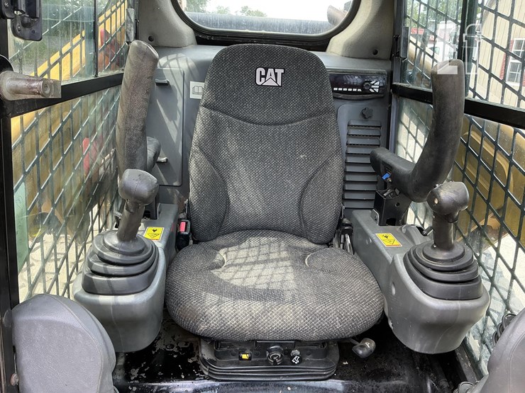 2015-caterpillar-249d-image-14