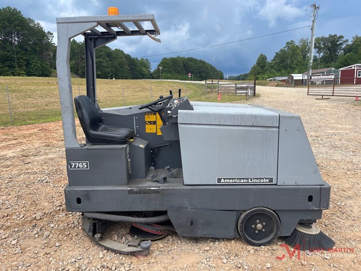 american-lincoln-advanced-7765-industrial-combination-ride-on-sweeper-image-2