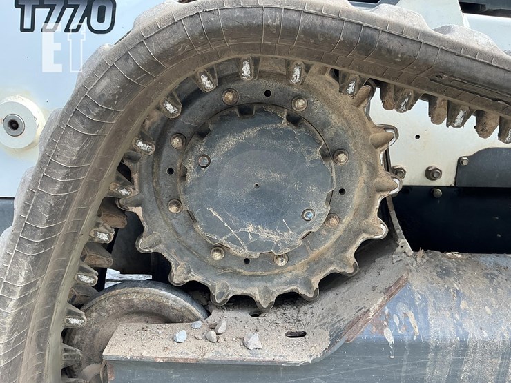 2022-bobcat-t770-image-10