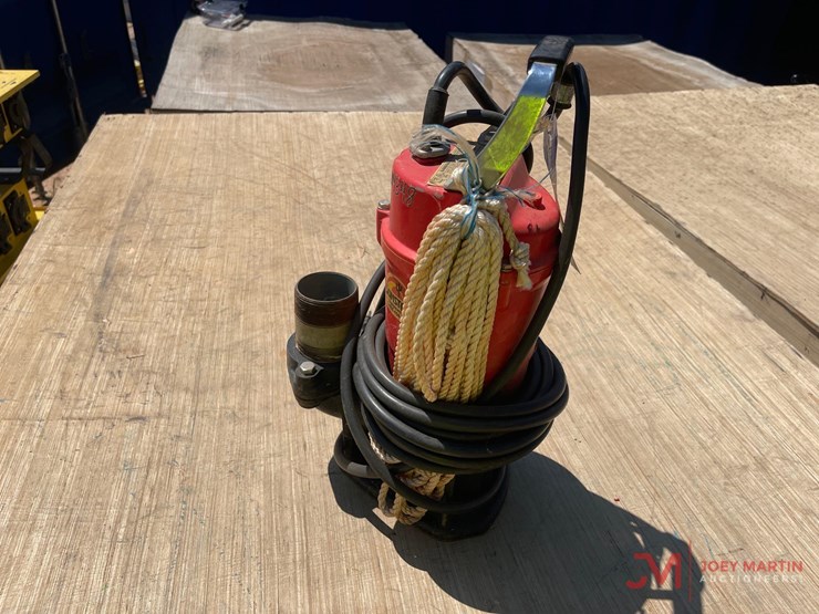 2'-submersible-trash-pump-image-2