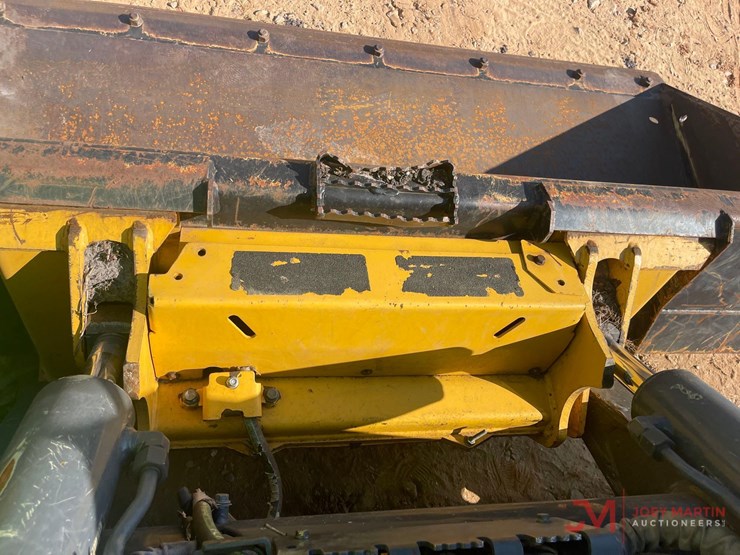 2024-deere-331g-image-13