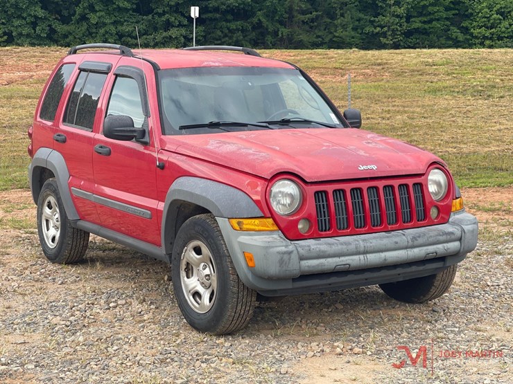 2005-jeep-liberty-image-1