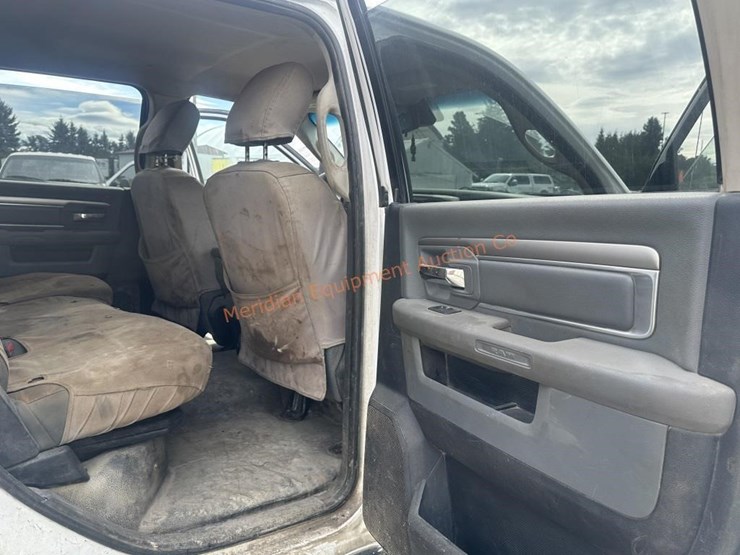 2014-dodge-ram-3500-image-31