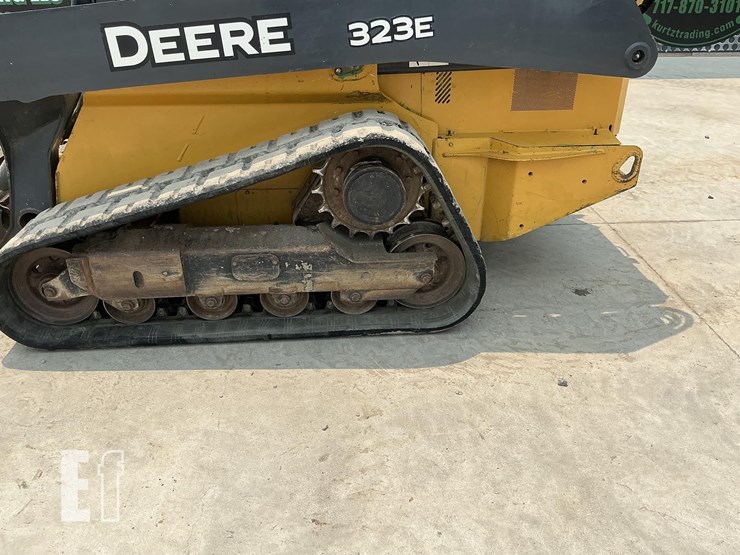 2015-deere-323e-image-9