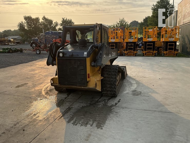 2014-deere-323e-image-4