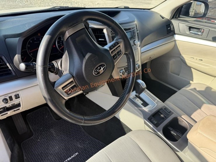 2013-subaru-outback-image-40