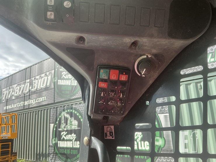 2023-deere-317g-image-15