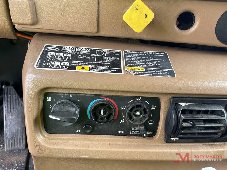 2007-mack-cv713-granite-tri-axle-dump-truck-image-30