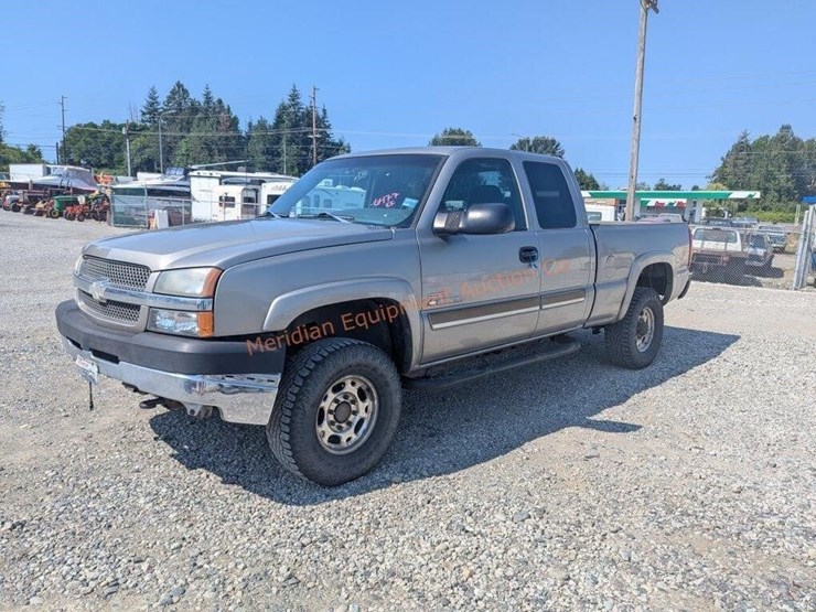 2003-chevrolet-silverado-2500hd-image-2