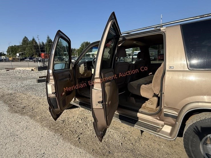 1995-chevrolet-suburban-1500-ls-image-25