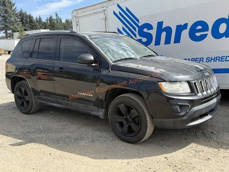 2013-jeep-compass-latitude-image-1