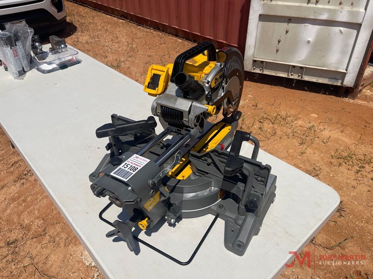 dewalt-battery-powered-miter-saw-image-3
