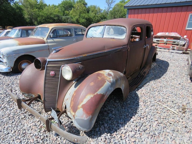 1937-studebaker-dictator-4dr-sedan-image-2