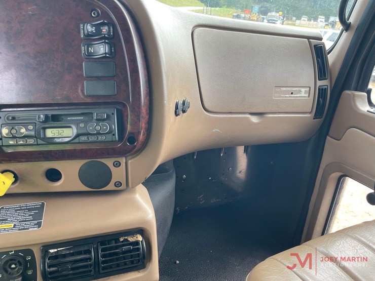 2007-mack-cv713-granite-tri-axle-dump-truck-image-25