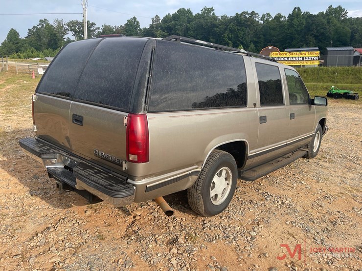 1999-chevrolet-suburban-image-3