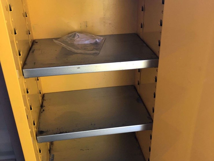 justrite-flammable-liquid-storage-cabinet-image-3