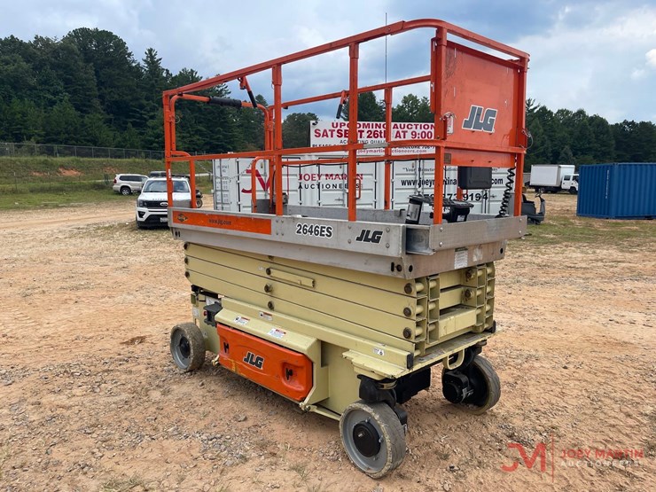 2009-jlg-2646es-image-5