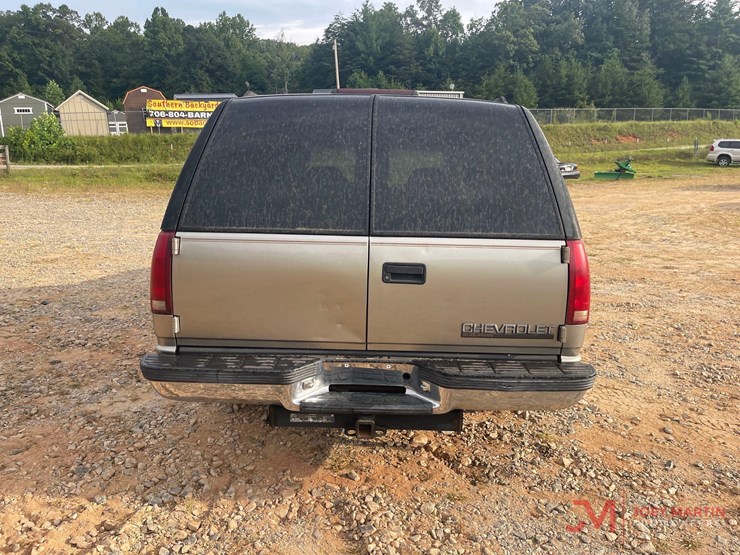 1999-chevrolet-suburban-image-4