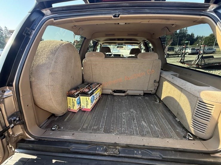 1995-chevrolet-suburban-1500-ls-image-23