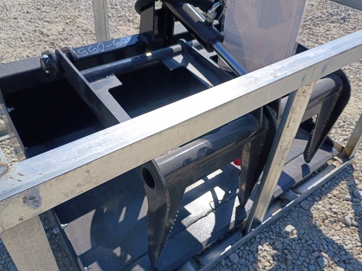 #l85-055-•-landhonor-grapple-bucket-mini-skid-steer-attachment-image-9