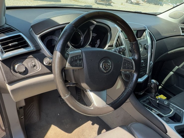 2012-cadillac-srx-image-48