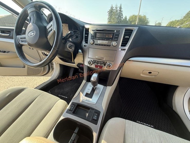 2013-subaru-outback-image-37