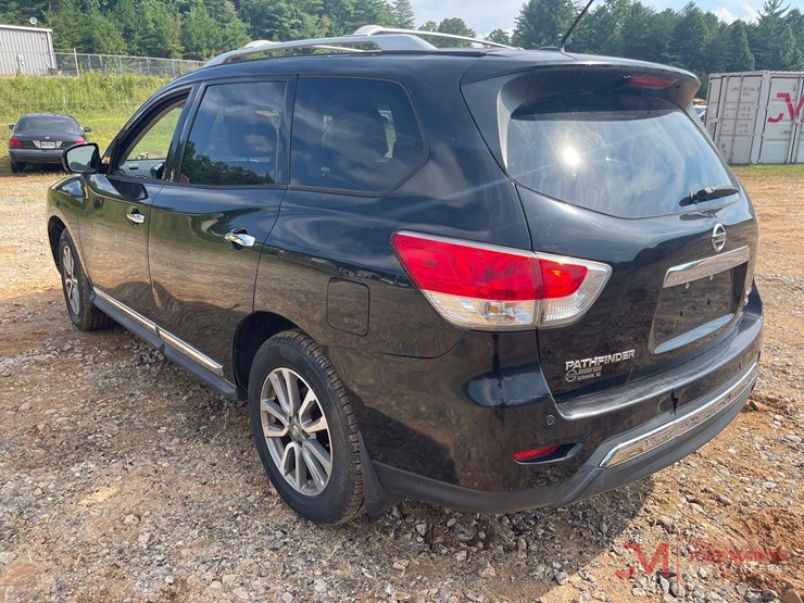 2013-nissan-pathfinder-sl-image-5