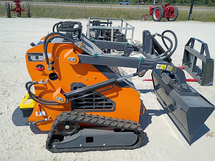 #l85-072-•-2026-landhonor-me380-mini-skid-steer-image-1