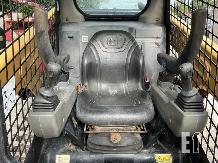2019-caterpillar-249d3-image-14