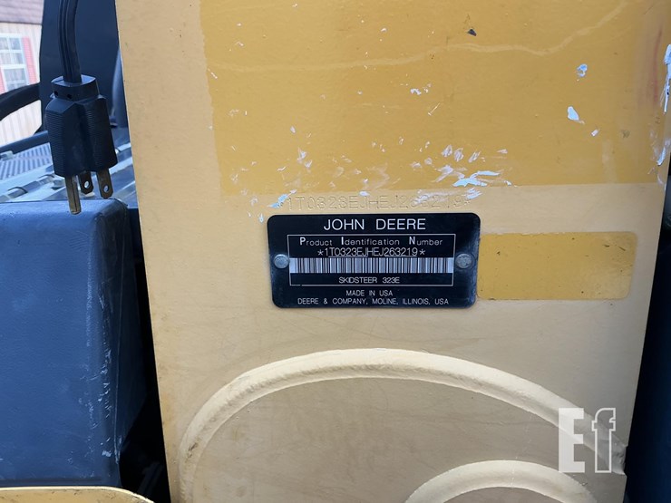2014-deere-323e-image-20