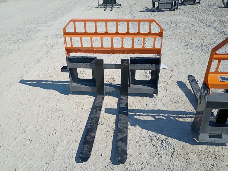 #l85-018-•-landhonor-pallet-fork-skid-steer-attachment-image-1